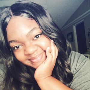 Meet your Posher, Janail